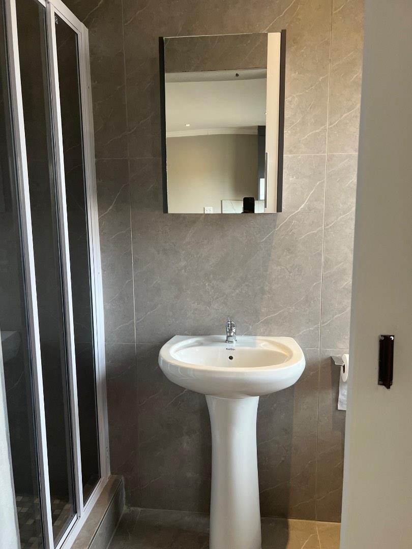 To Let 8 Bedroom Property for Rent in Bethanie North West